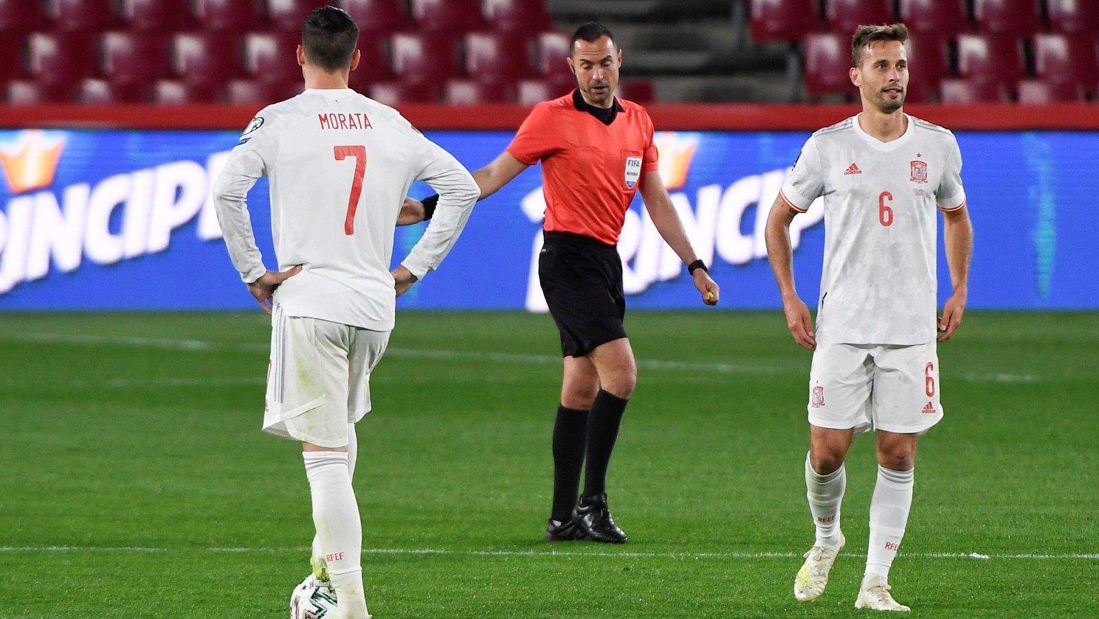 España empata con Grecia en un mal debut de la clasificación para Catar 2022