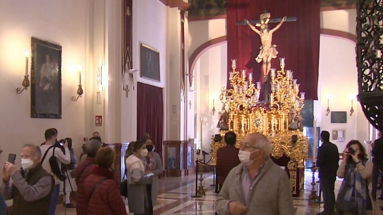 Sevilla afronta otra Semana Santa atípica, pero con templos abiertos