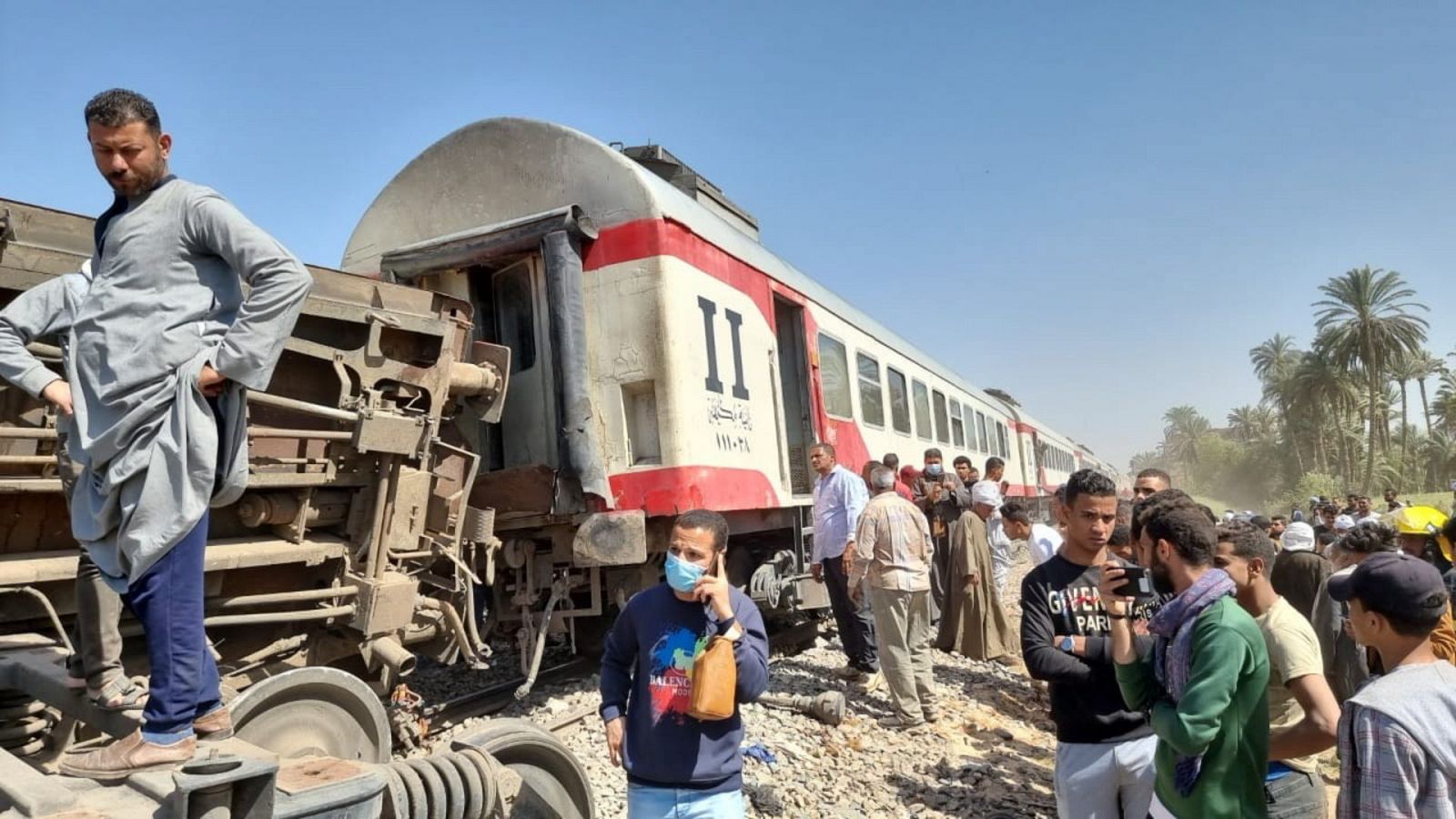 Al menos 32 muertos y más de 160 heridos en un accidente ferroviario en Egipto