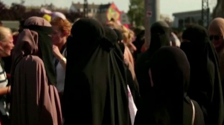 El mundo en 24 horas - Mimunt Hamido: "El velo tiene un mensaje totalmente político del Islam más reaccionario"