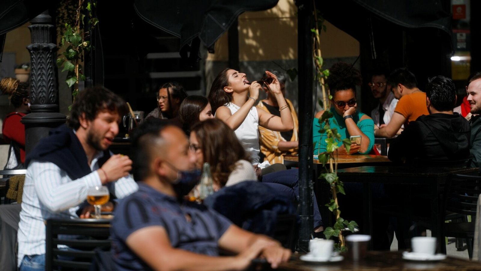 Zonas de fiesta llenas de gente en Madrid tras el toque de queda