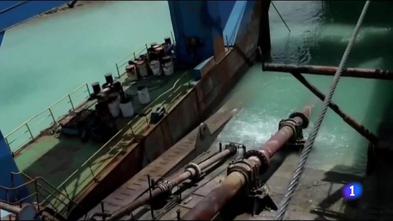 Continúan los trabajos en el Canal de Suez para desencallar el carguero Ever Given