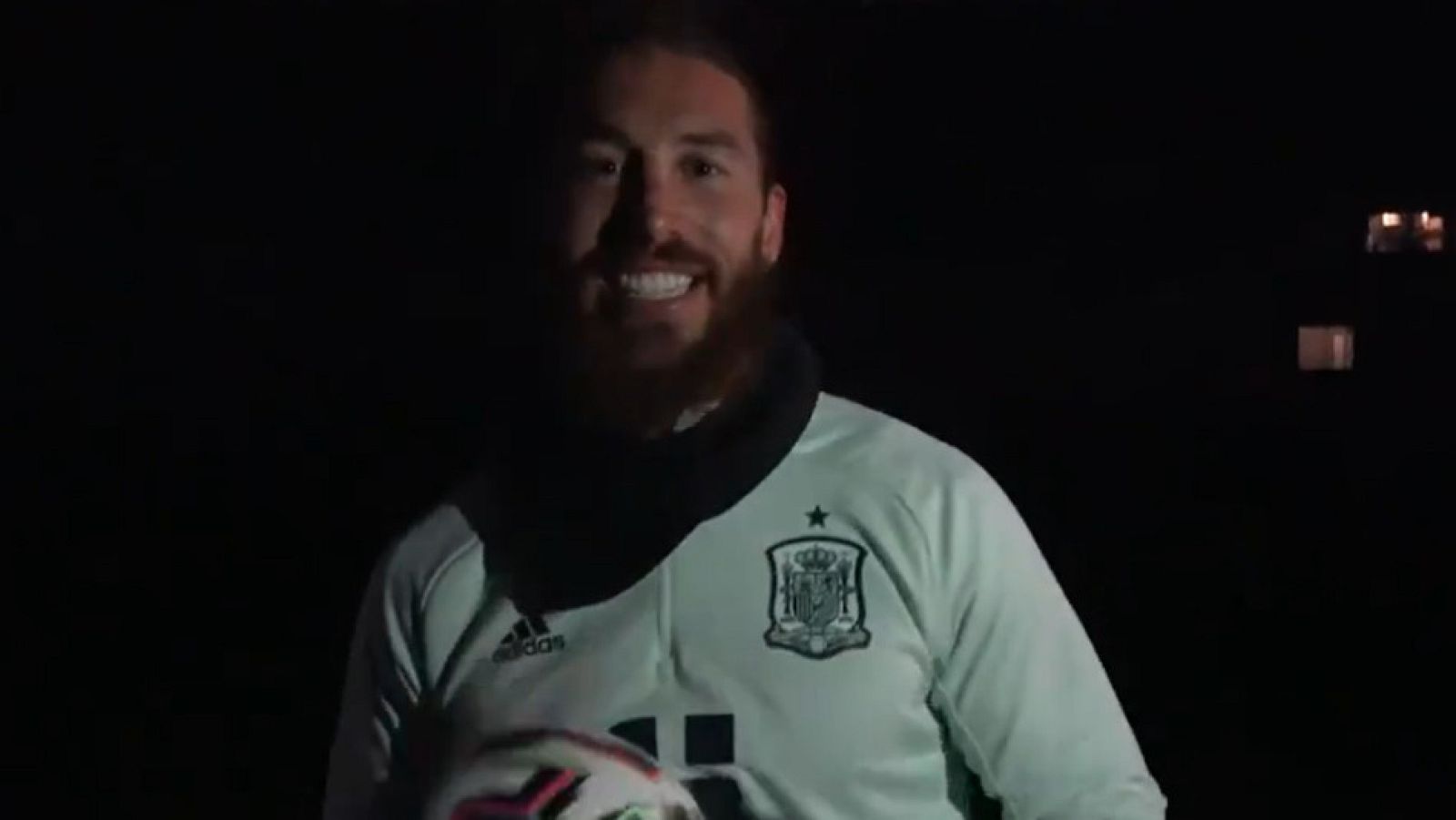 Un apagón interrumpe el entrenamiento de una España que prepara cambios