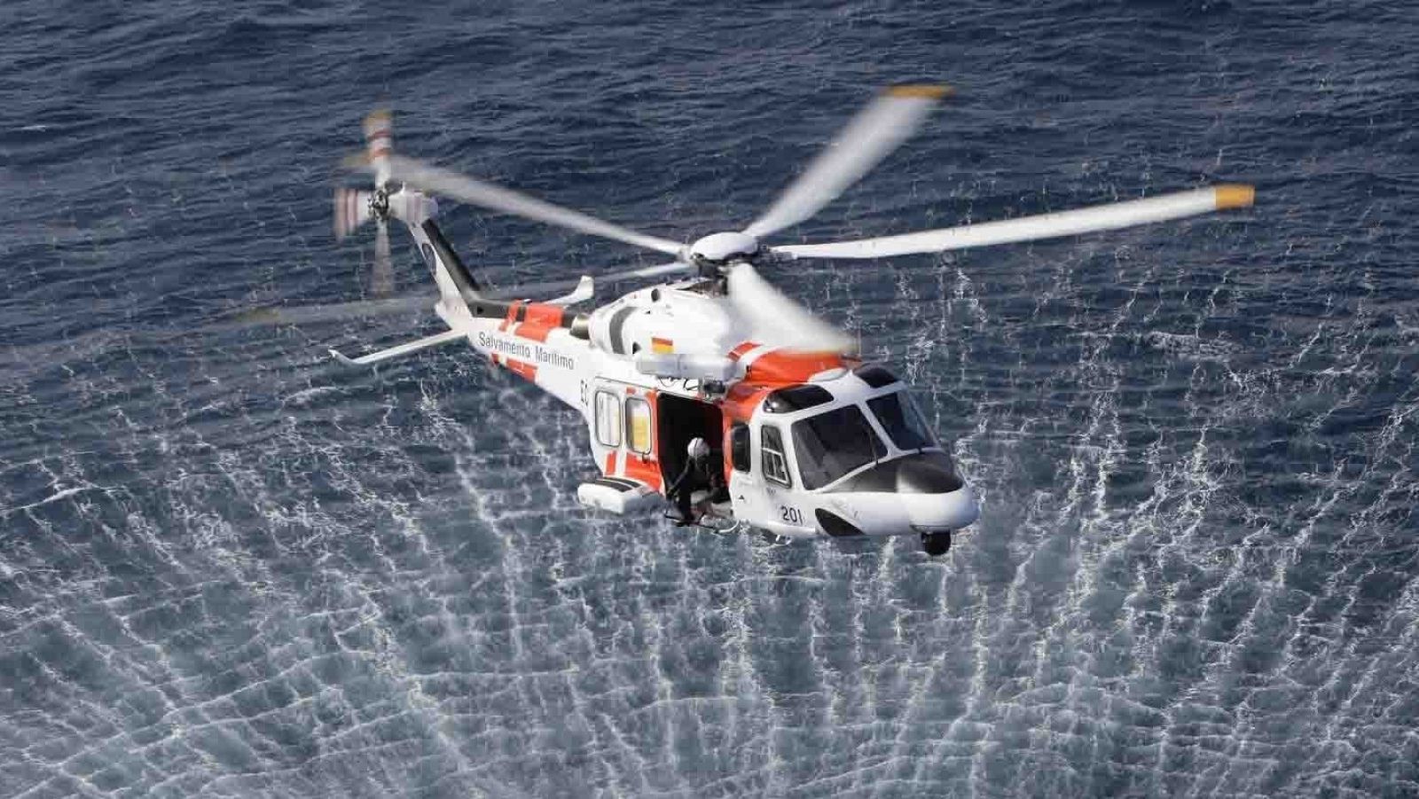 Dos muertos y nueve desaparecidos al volcar una patera en Murcia - Informativo 24h | Ver