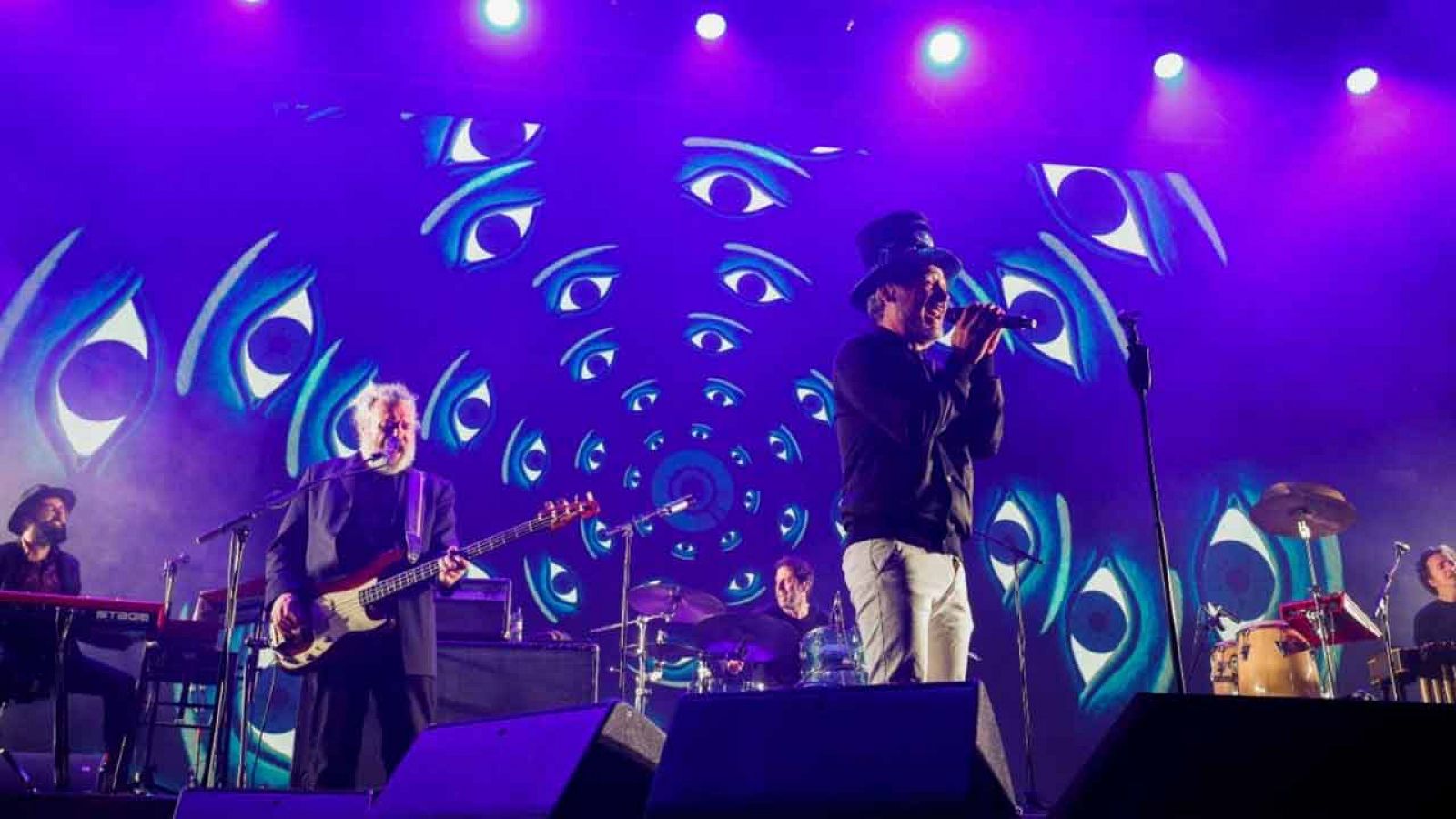 5.000 persones gaudeixen amb Love of Lesbian al Palau Sant Jordi