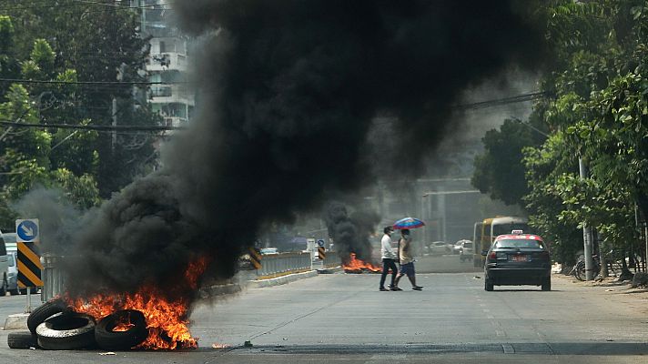 Continúan las protestas en Birmania mientras la policía endurece la represión