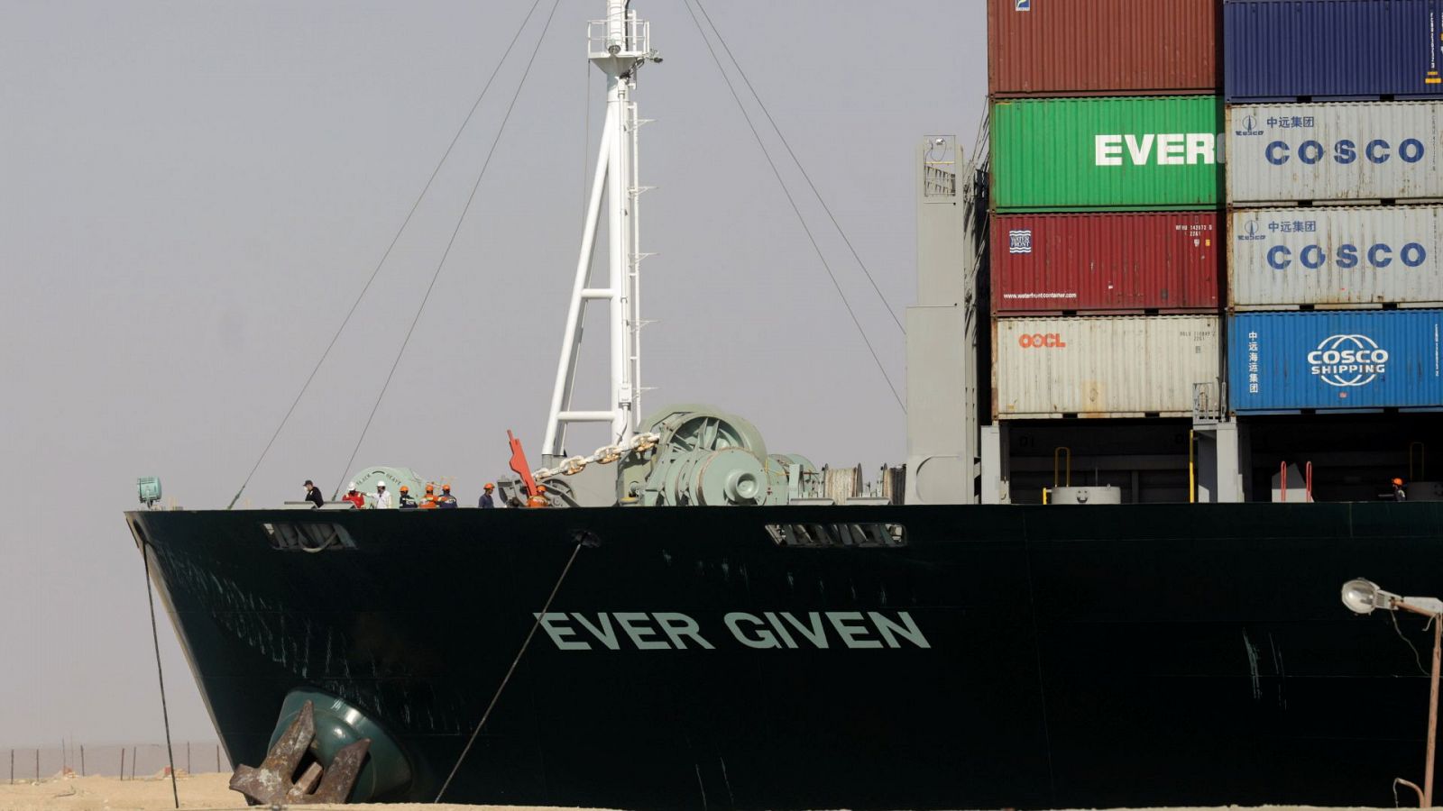 Los efectos del bloqueo de Suez preocupan a los transportistas españoles