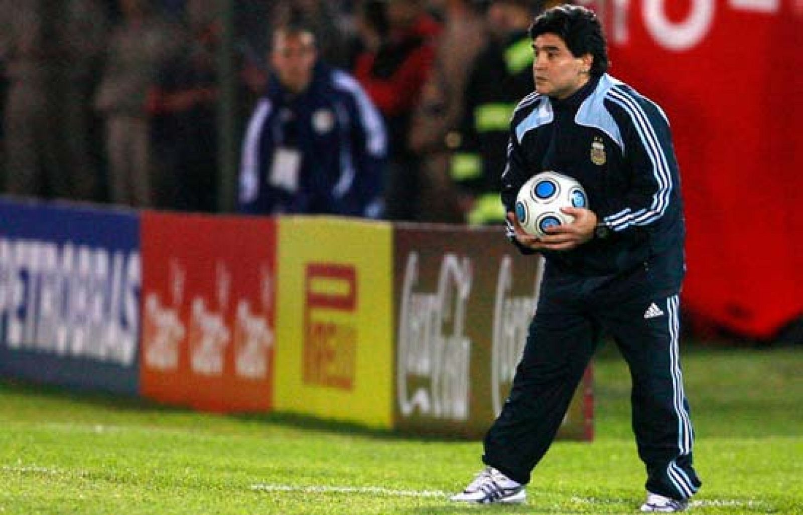 La Selección Argentina de Fútbol ve peligrar su clasficación para el Mundial de Fútbol de Sudáfrica de 2010, tras sus derrotas ante Brasil y Paraguay.  