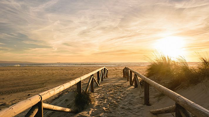 Viento fuerte de Levante en el Estrecho