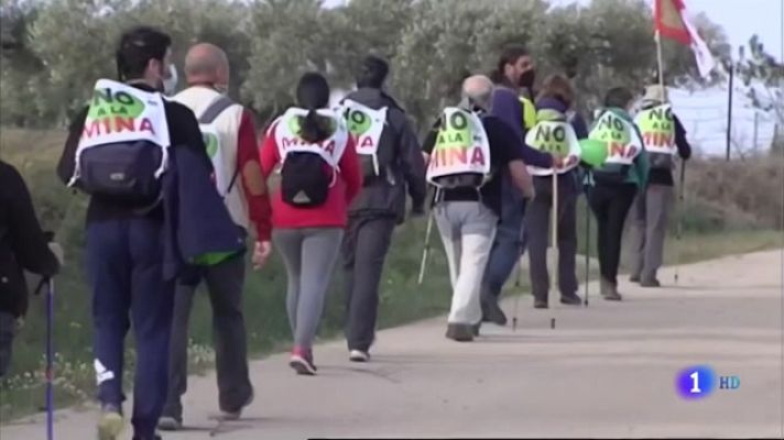 Noticias de Extremadura - Marcha a pie contra la mina de Valdeflores