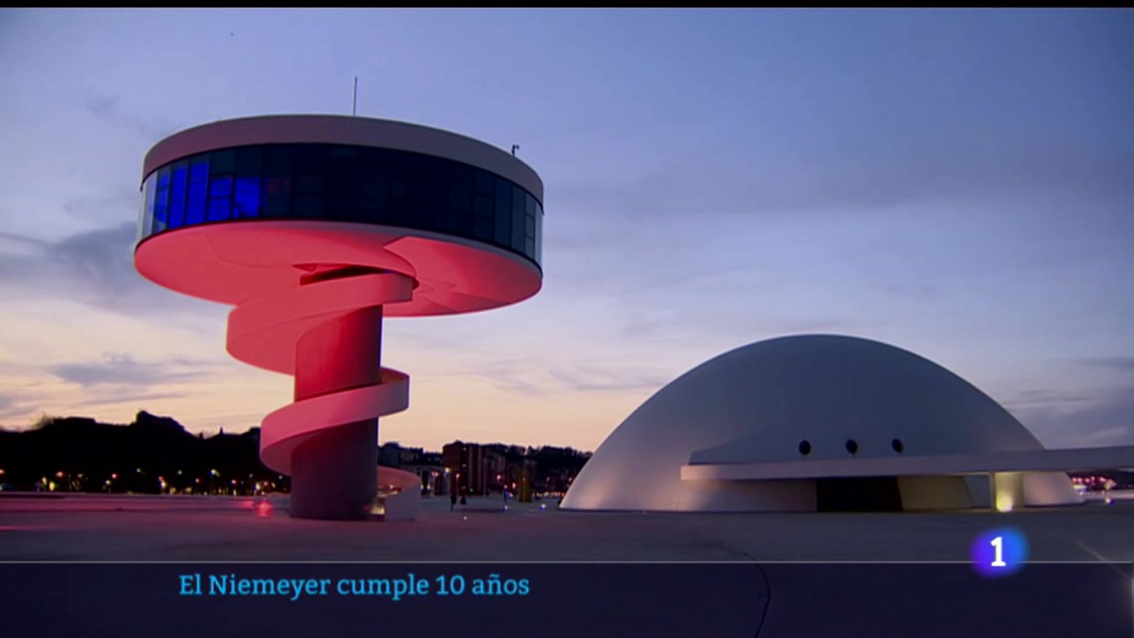 Oscar Niemeyer calificó el Centro Cultural de Aviles como la obra más importante fuera de Brasil.
