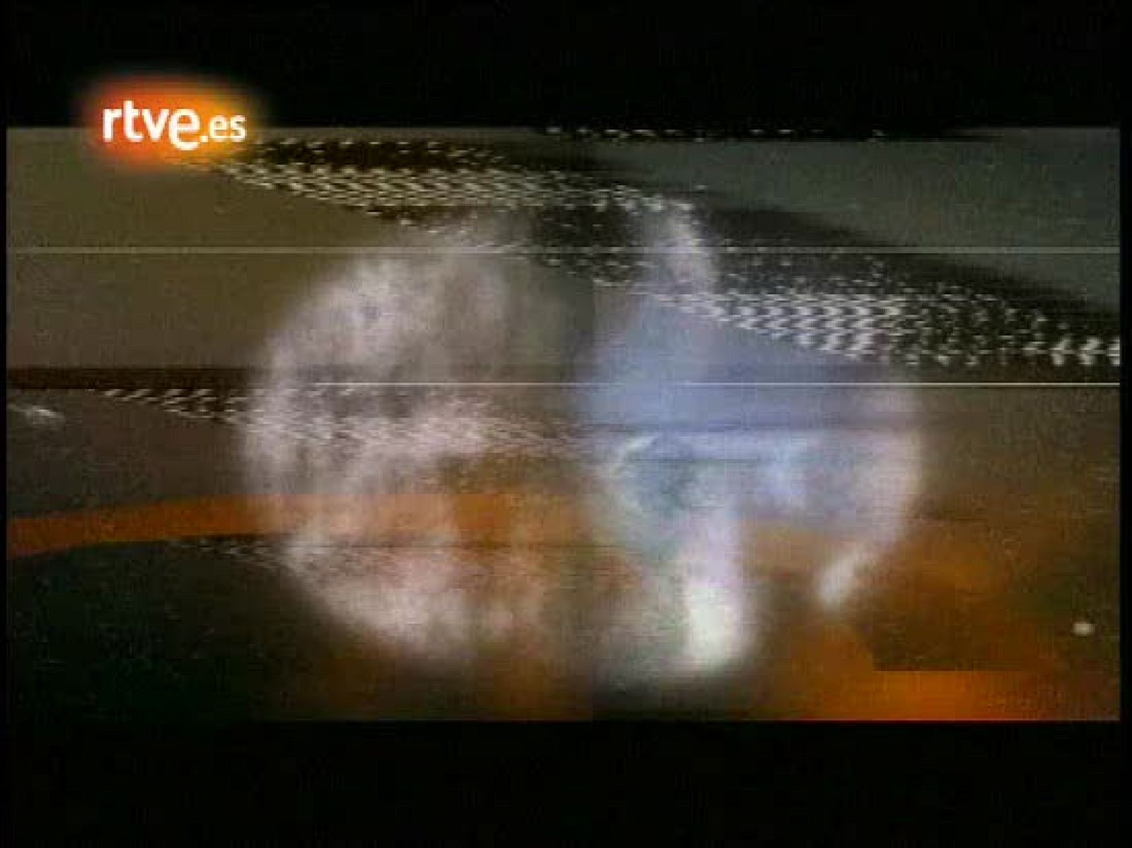   Tarantino: Presidente del jurado en Cannes 2004. Cómo consigue un director, con apenas 3 películas ser presidente del jurado en Cannes: la respuesta la tiene Tarantino. Emitido el 28 de mayo de 2004