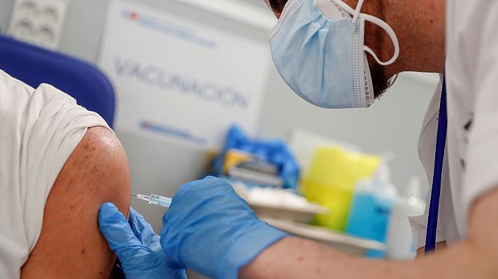 Telediario 1 - Caen los contagios en sanitarios gracias a las vacunas