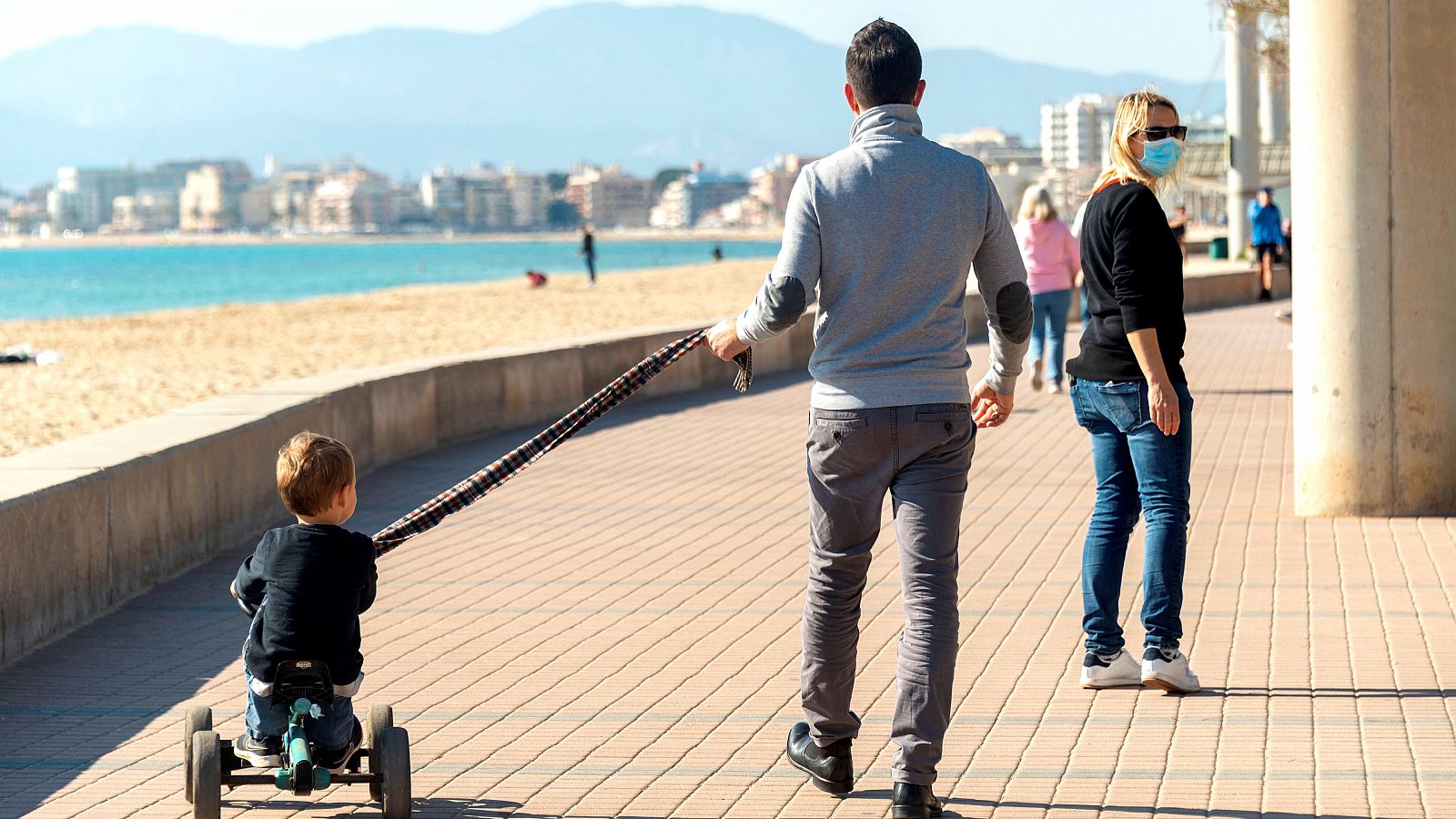 El Gobierno endurece la obligatoriedad de las mascarillas al aire libre | Ver