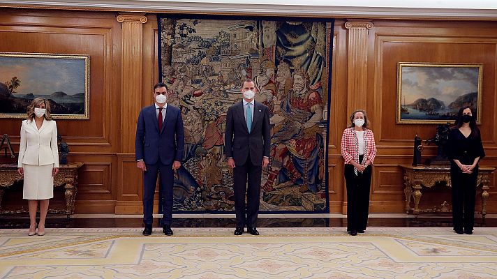Calviño, Díaz y Belarra prometen su cargo ante el rey y sobre la Constitución tras la reestructuración del Gobierno