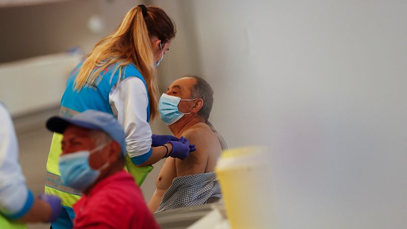 Finaliza marzo sin cumplir el objetivo para la vacunación de mayores de 80 años - Telediario 1 | Ver