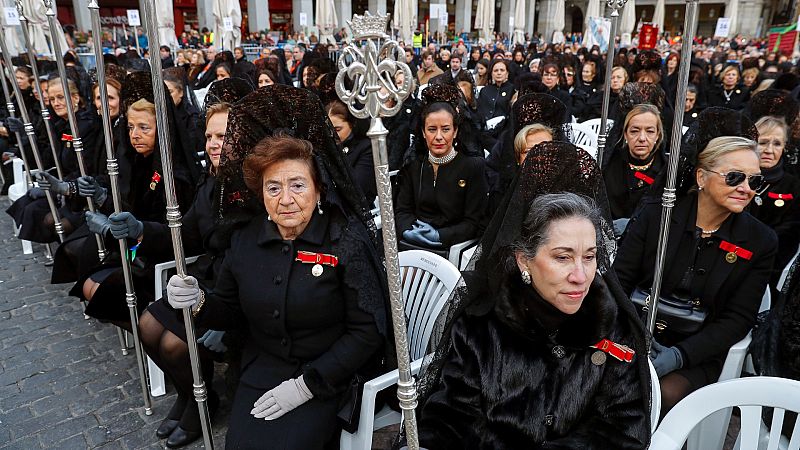 Un grupo de diseñadores andaluces quieren popularizar el uso de la mantilla