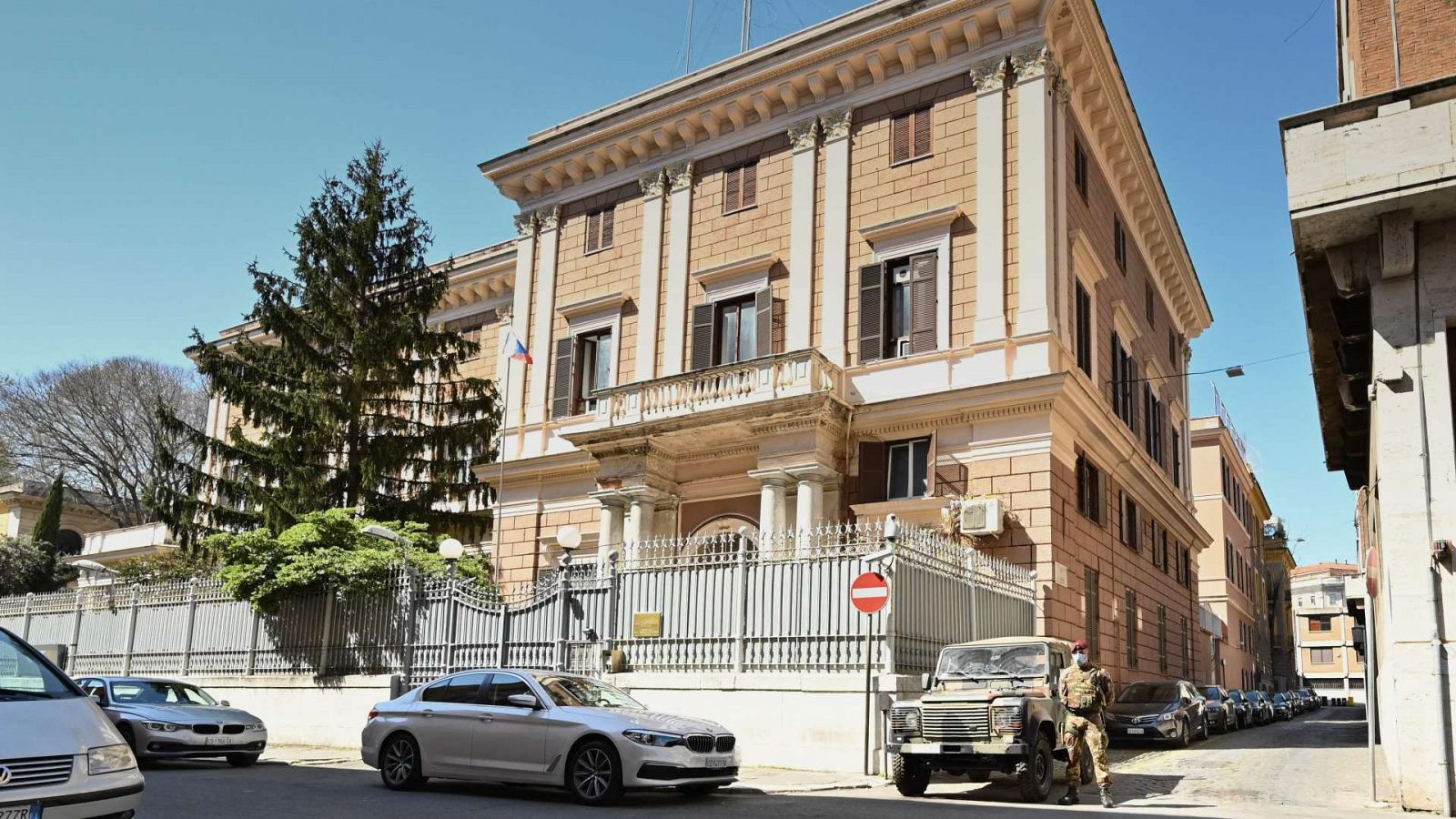 Italia expulsa a dos funcionarios de la embajada rusa por espionaje