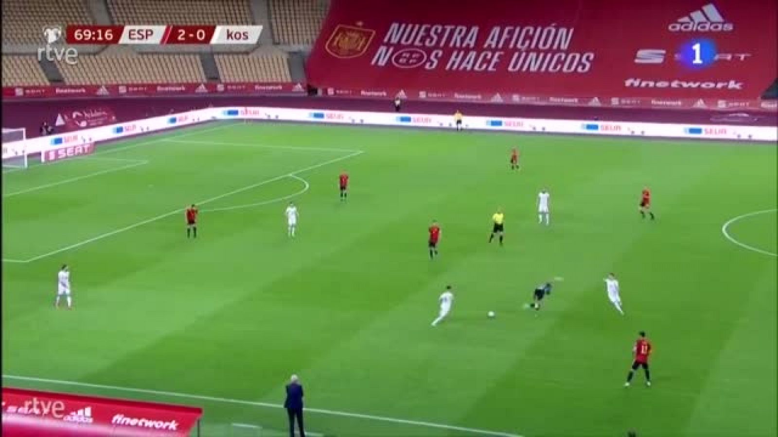 España - F. F. Kosovo | Halimi aprovecha la pifia de Simón (2-1)