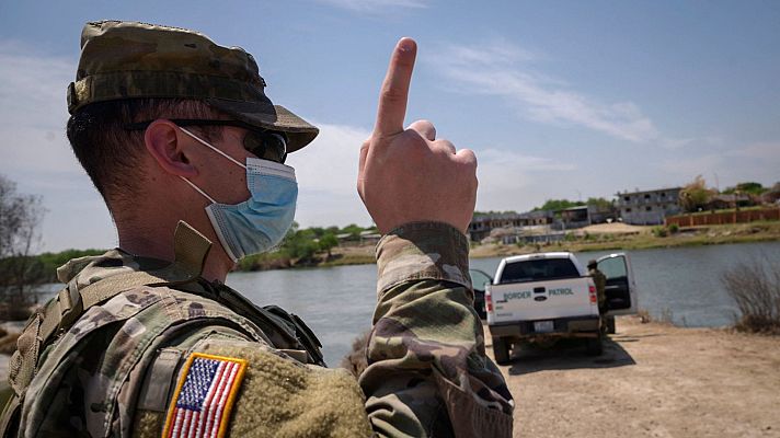 Telediario 1 - Menores hacinados en los centros de acogida de la frontera de EE.UU.