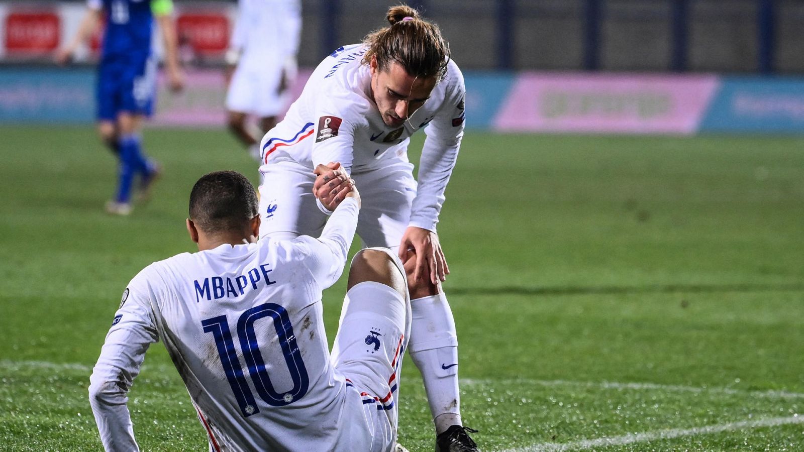 Griezmann brilla y Mbappé, enfadado