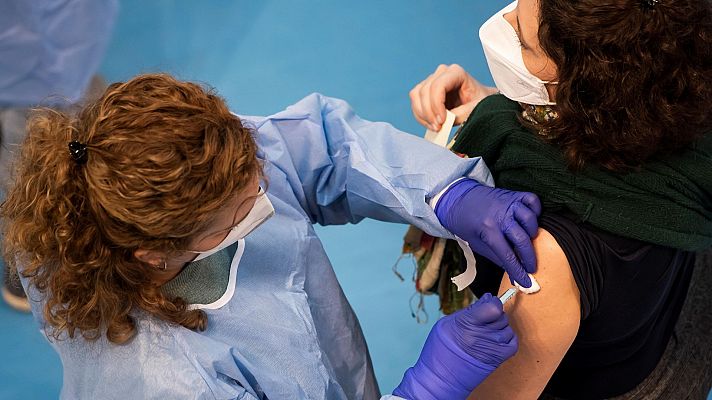 Informativo 24h - Darias llama a las Comunidades Autónomas a no parar la vacunación