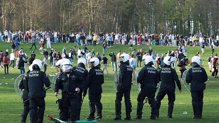 Telediario 1 - Europa toma medidas contra la COVID-19 ante la saturación hospitalaria