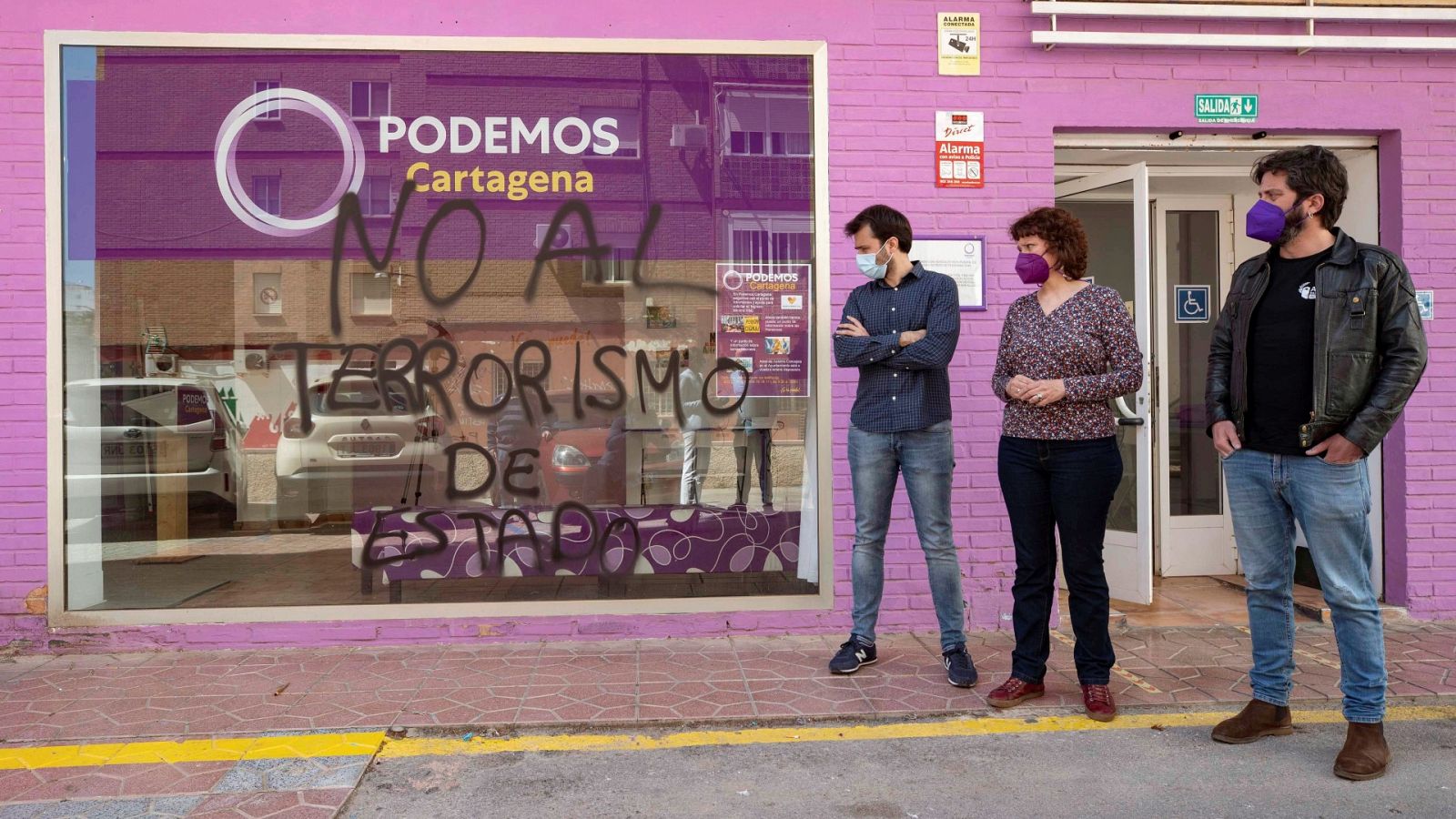 La sede de Podemos en Cartagena recibe un ataque con proyectiles incendiarios