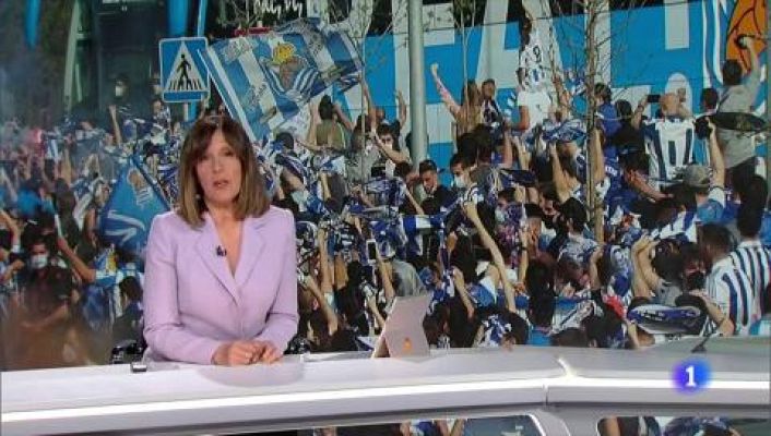 Telediario 1 - Cientos de aficionados de la Real se congregan para despedir al equipo en Zubieta