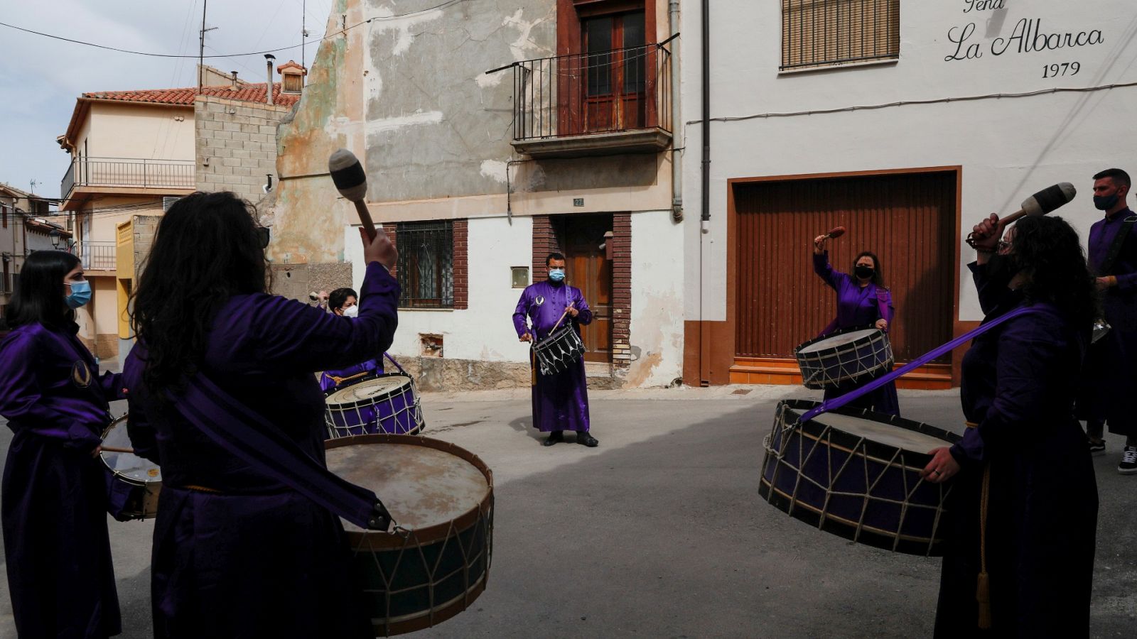 Las tradiciones de Semana Santa se adaptan a la pandemia