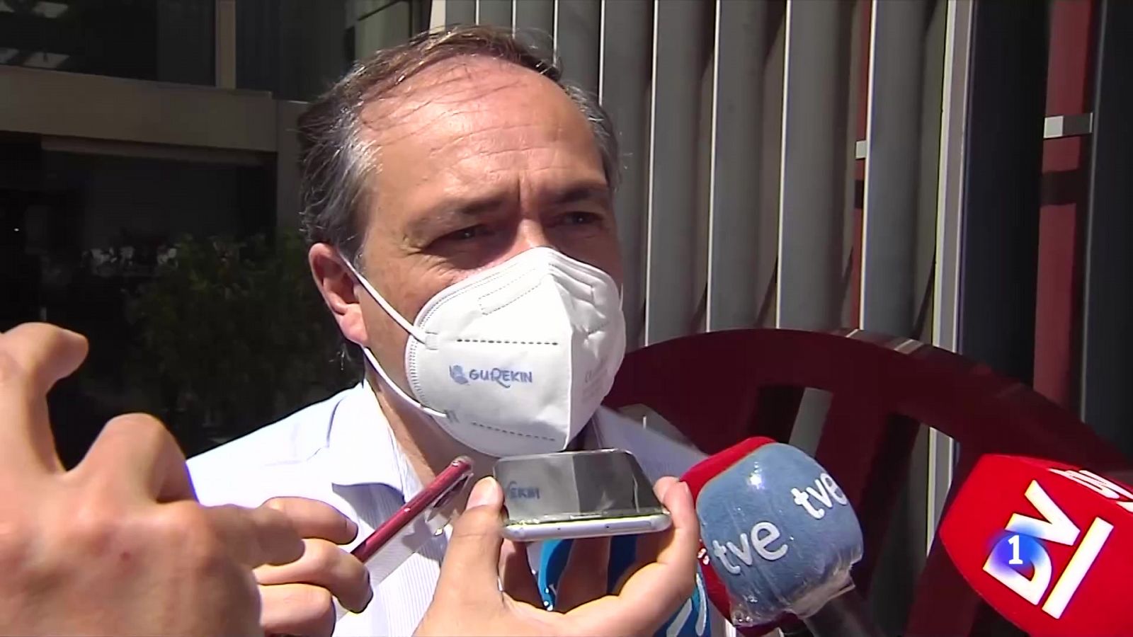 La Real y el Athletic piden prudencia a las aficiones | Ver