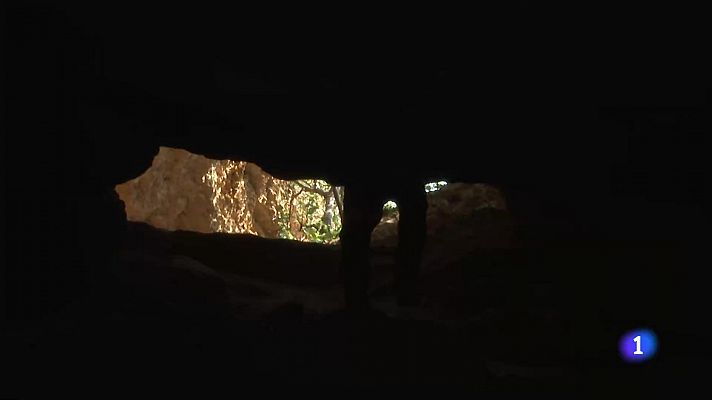 Un libro sobre un espeleólogo español que ha participado durante 20 años en las expediciones a la cueva más profunda del planeta