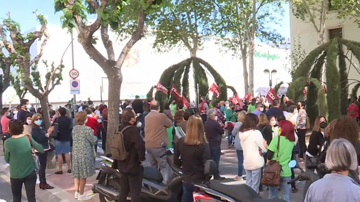 Protesta a favor de la educación pública y contra la entrada de la exdiputada de Vox al Gobierno murciano