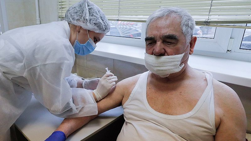 Los contagios y muertes se disparan en Ucrania mientras los rebeldes prorrusos se vacunan con la Sputnik
