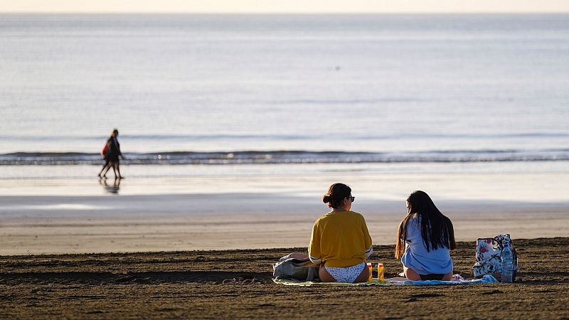 El sector turístico canario da el primer semestre de 2021 por perdido mientras se aferra al turista local