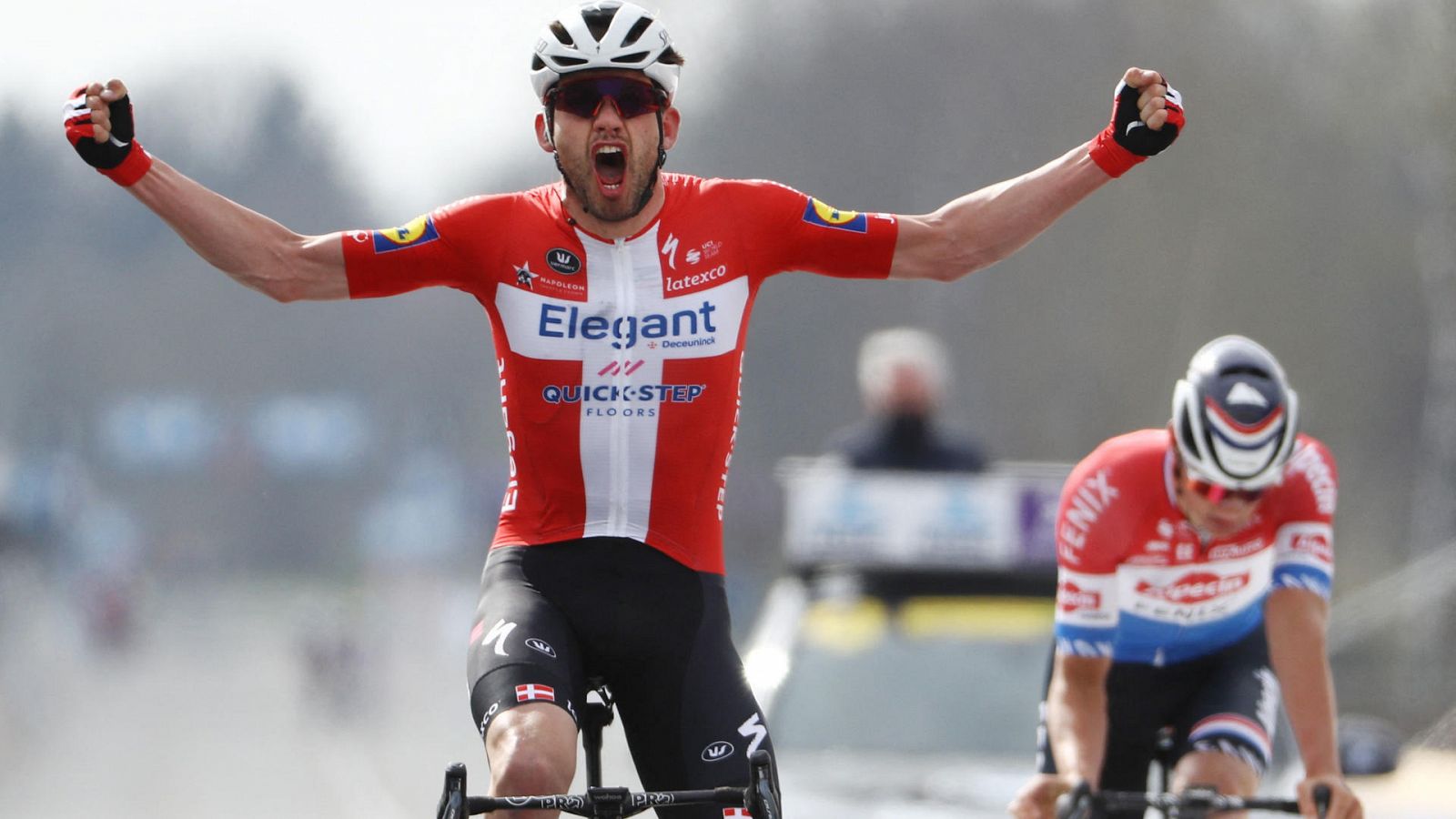Asgreen gana al sprint a Van der Poel el Tour de Flandes 2021