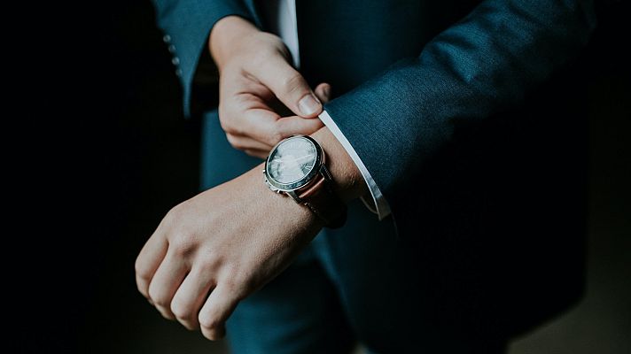 Flash moda - Cómo llevar un reloj con una americana