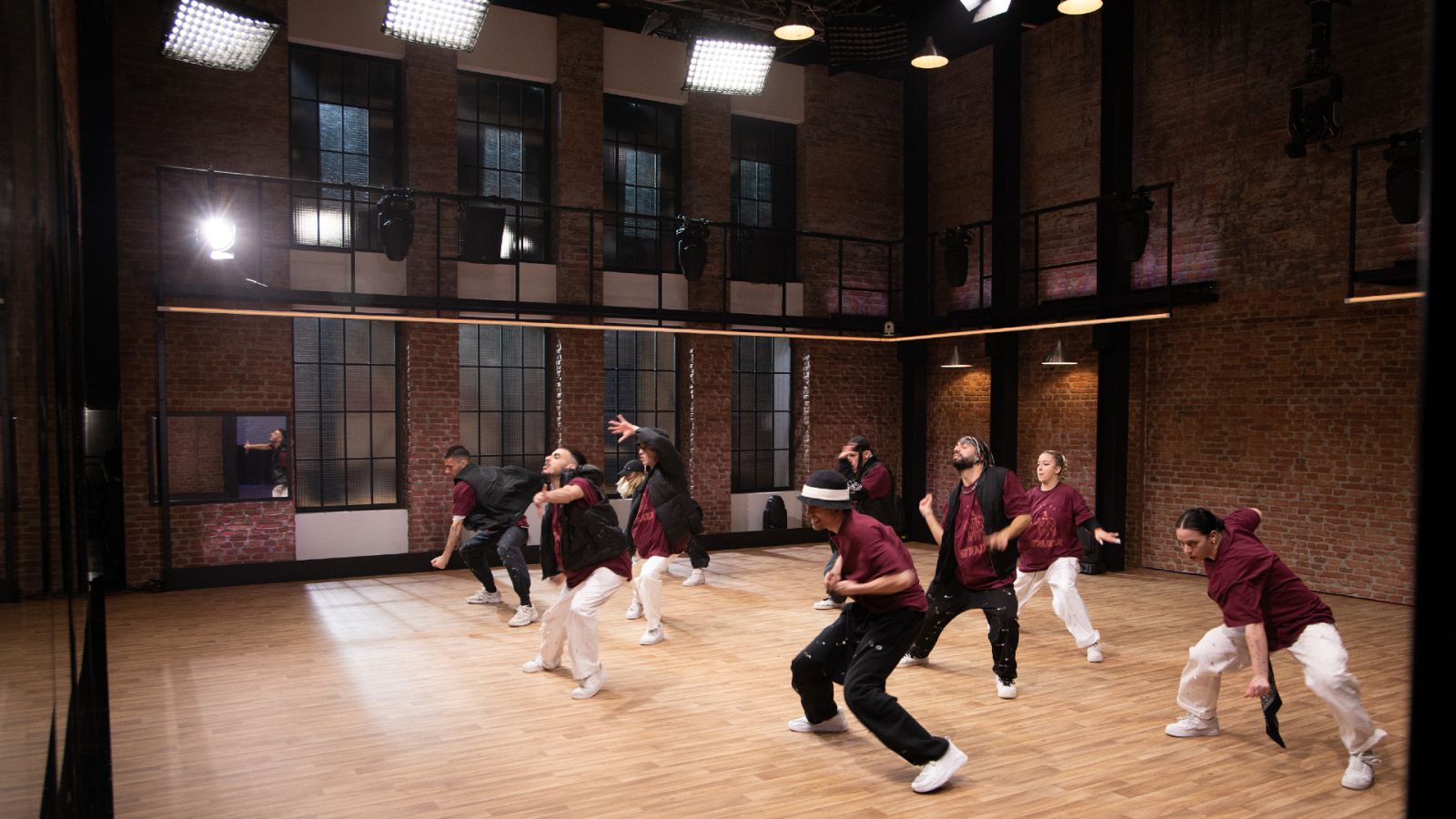 The Dancer - JAZBA pone en pie al público de 'The Dancer'