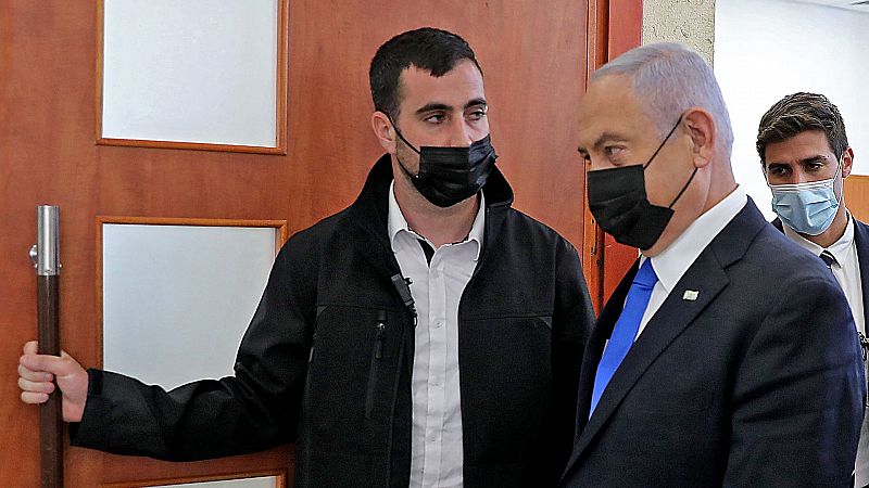 Se reanuda el juicio contra Netanyahu por corrupción, mientras el presidente inicia consultas para formar una coalición