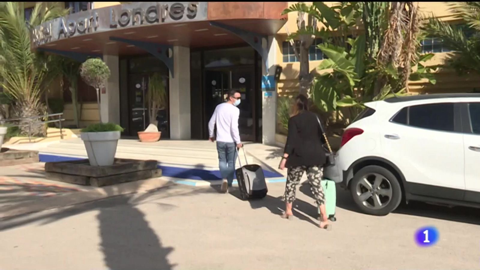 Dos videos donde se habla del balance del turismo en Semana Santa en la Región de Murcia