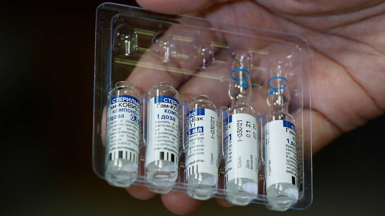 Coronavirus - Bruselas defiende que no es necesario adquirir la vacuna rusa o las chinas