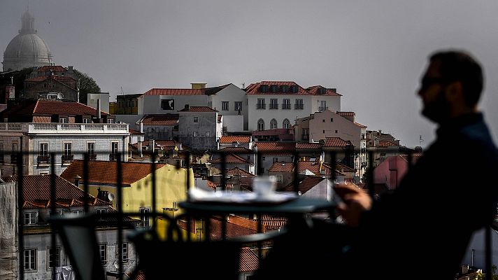 Telediario 1 - Portugal reabre tiendas, terrazas y museos
