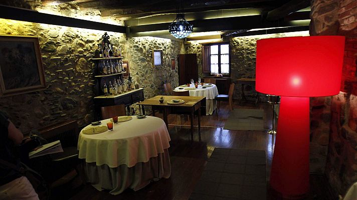 Telediario 1 - Las "cenas clandestinas" de Francia ofrecen veladas de lujo saltándose las medidas de seguridad