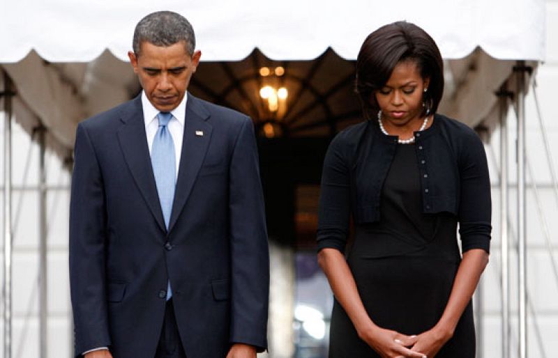 Obama conmemora su primer 11-S como presidente con un minuto de silencio.  