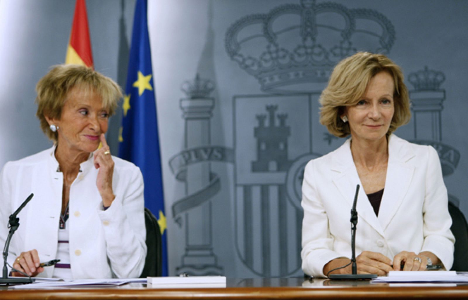 En la rueda de prensa posterior al Consejo de Ministros ha habido referencias a las controvertidas afirmaciones de Berlusconi y a sus explicaciones sobre lo que llamó "gobierno rosa" en España,