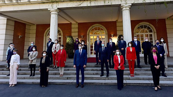 Sánchez estrena foto de familia del Gobierno con Belarra en lugar de Iglesias