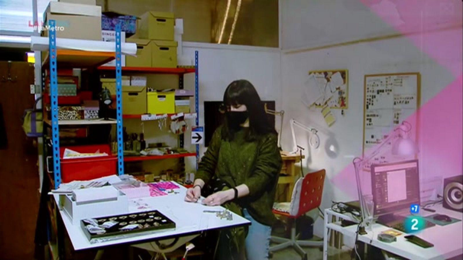 Districte cultural per atraure els creadors, Reparen vambes amb fins solidaris i porten la música del piano a les portes dels CAP