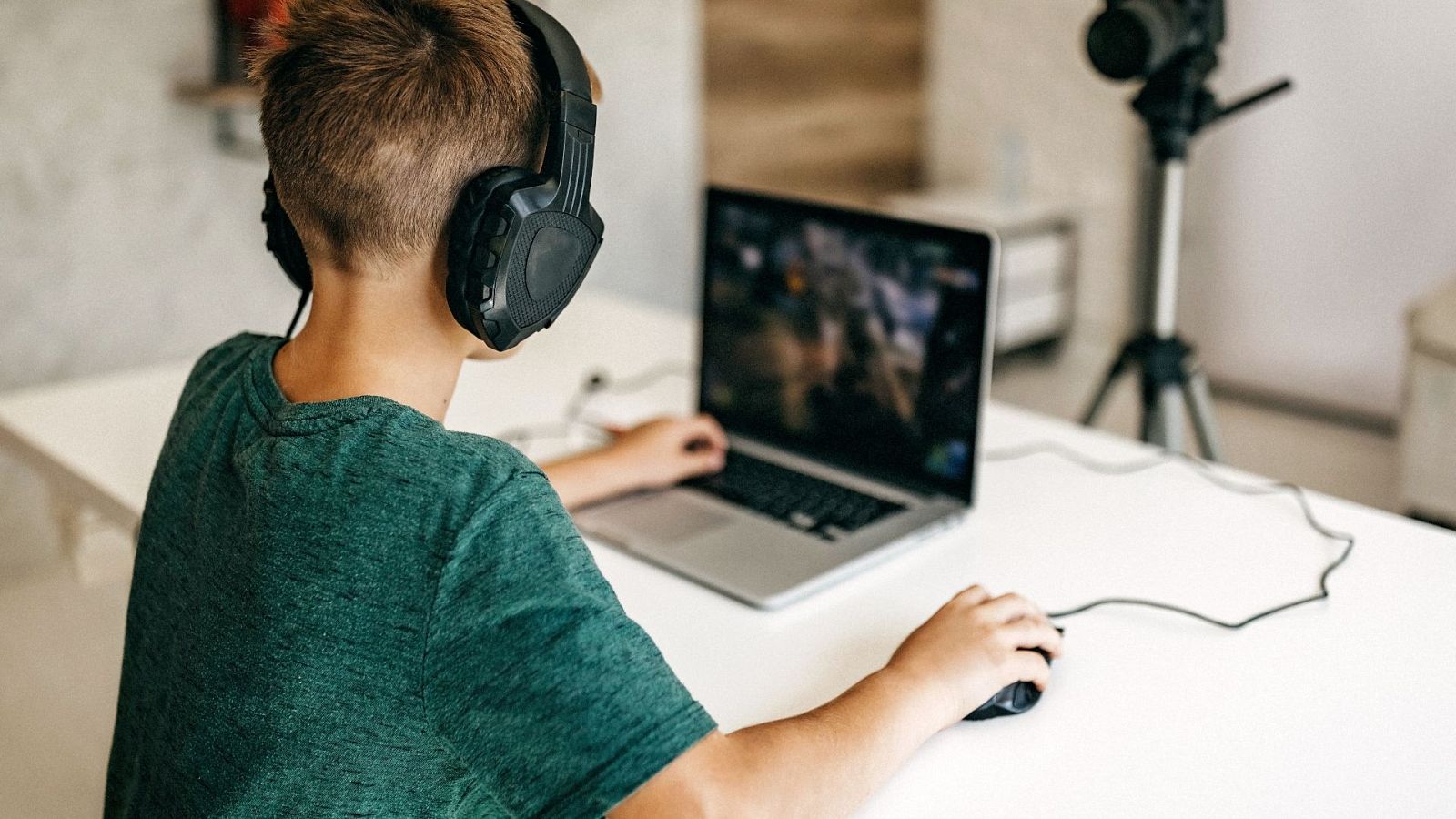 Un juez retira la custodia de su hijo a un padre por ser demasiado 'permisivo' con los videojuegos