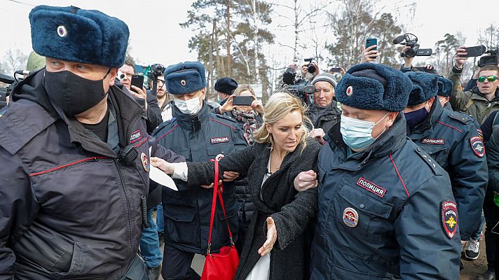 Telediario 1 - Detenida la doctora de Navalny mientras exigía atención médica para el opositor ruso