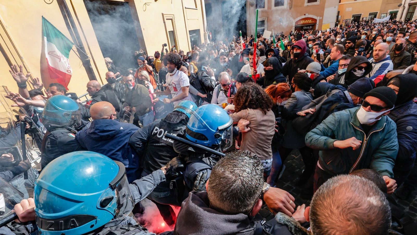 Jornada de protestas en Italia contra los cierres de comercios por la pandemia